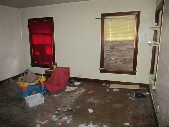 4th image of 613 Gresham St