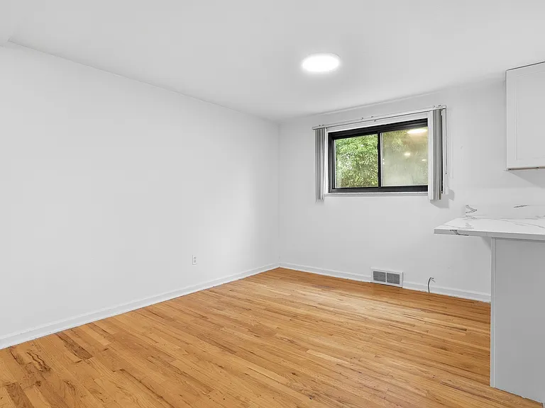 7895 Mark Dr — Photo 9