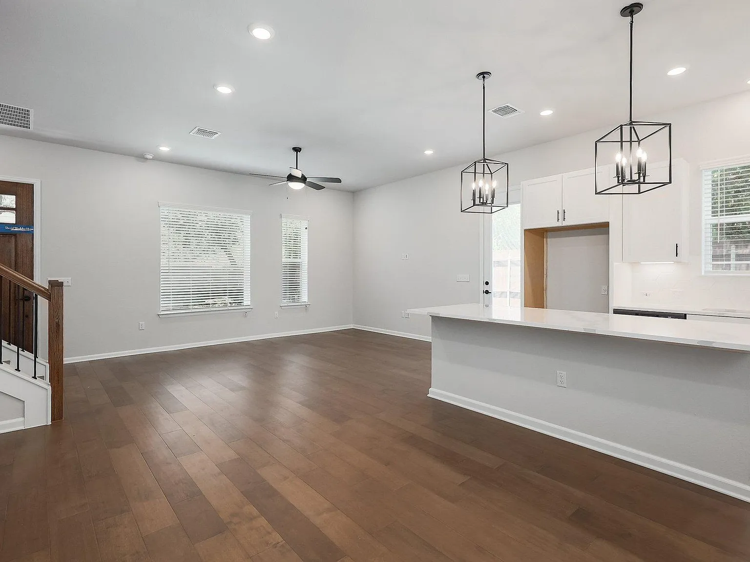 3 bed, 2.5 bath, 1911 sqft, $3,100 — Photo 4