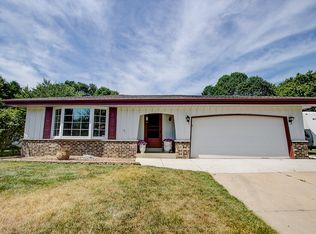 9329 S Sherwood Dr, Franklin, WI 53132
