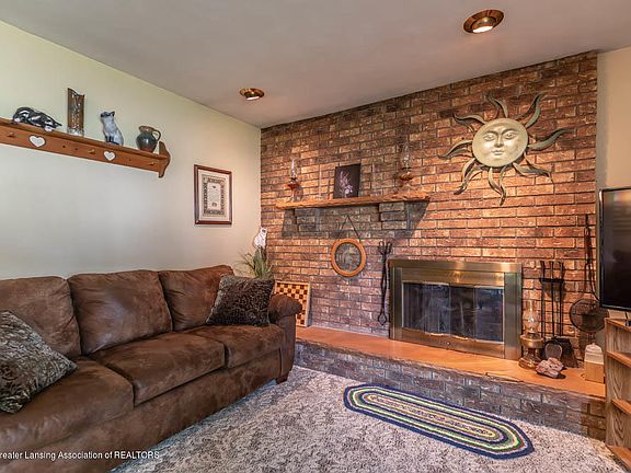 5th image of 15095 Glencrest Dr