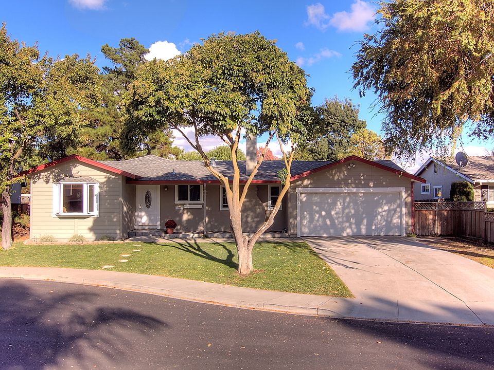 Beautiful Home on Cul-de-Sac