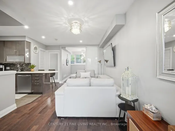 8167 Kipling Ave #49, Vaughan, ON L4L 0G4