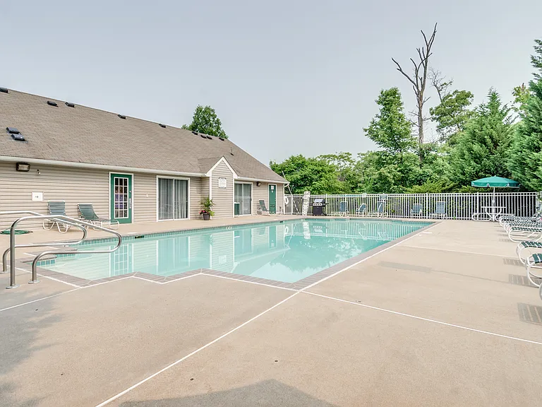 Crestview Apartments — Photo 8