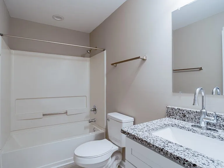 Alexander Station Apartment Homes — Photo 11