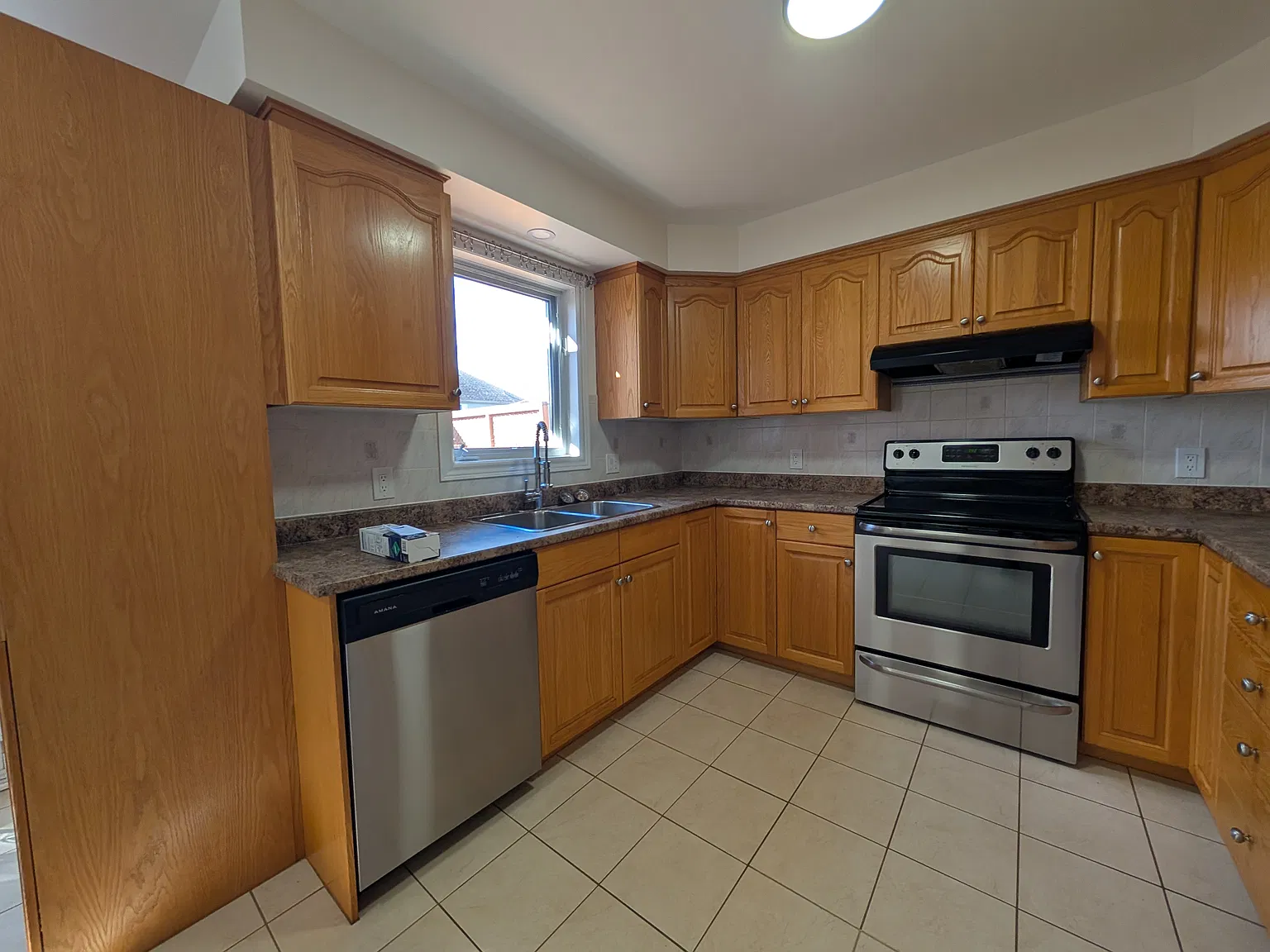 333 Friarhill Crescent — Photo 4