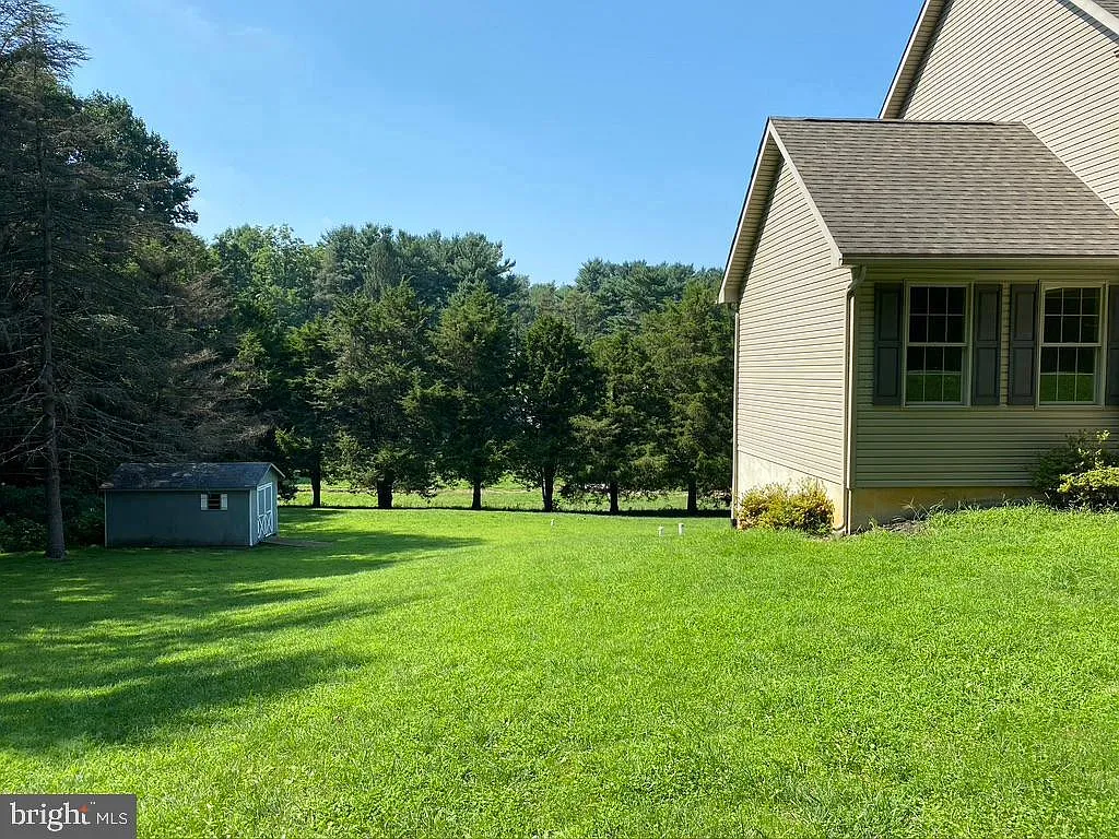 3 bed, 2.0 bath, 2364 sqft, $2,400 — Photo 3