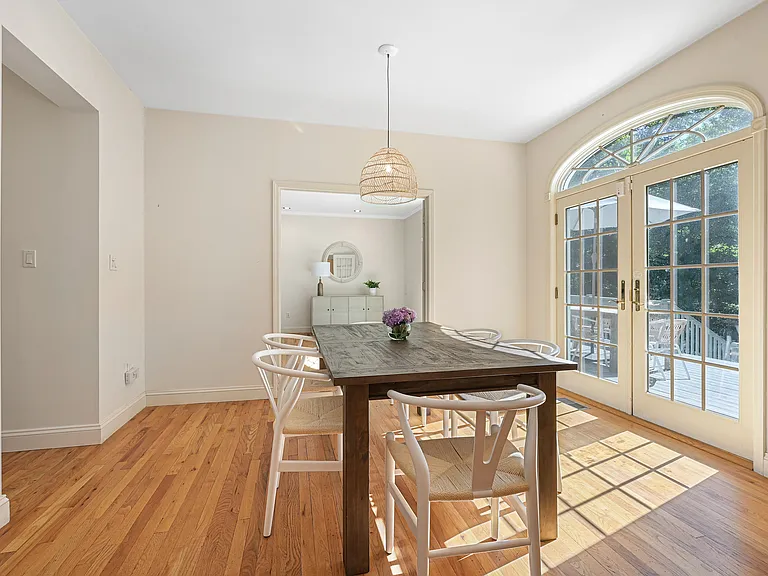 White Oak Ln — Photo 10