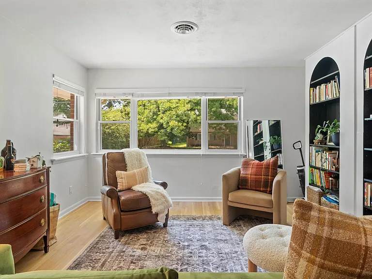 504 Kirkwood Ln — Photo 13