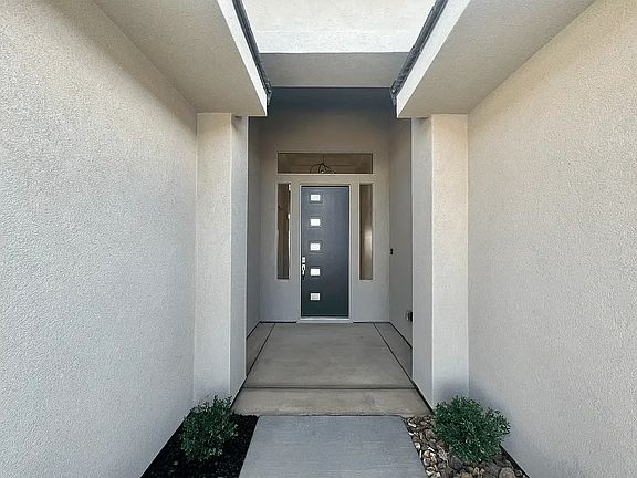 3rd image of 2701 W Trasimeno Dr