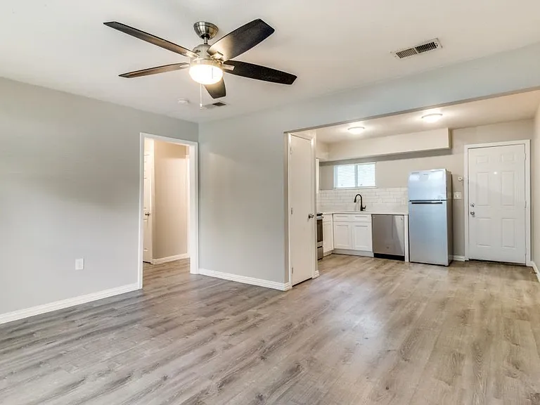 1516 Valley View St — Photo 2
