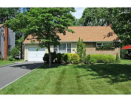 94 Longfellow Dr photo 1
