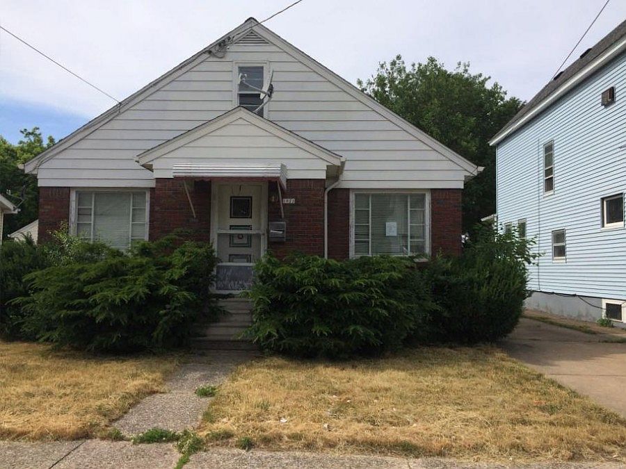 1st image of 1022 W 21st St