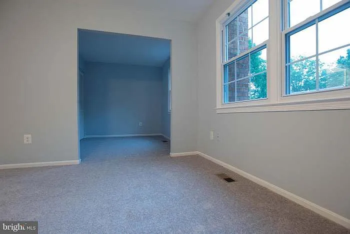 10257 Braddock Rd — Photo 4