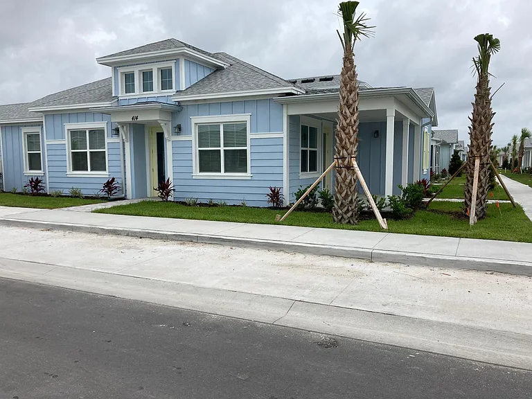 414 Lime Ave — Photo 2