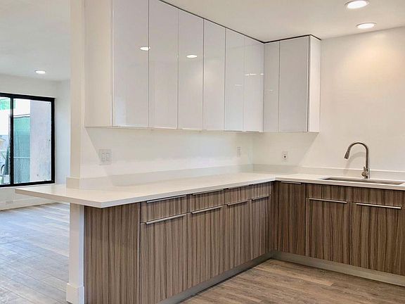 KITCHEN / LIVING ROOM