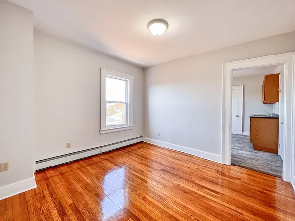 2 Douglas St #3W, Hartford, CT 06114