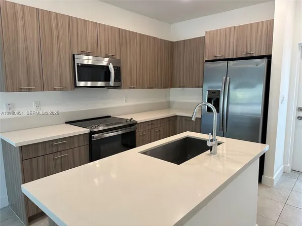 8265 NW 41st St, Doral, FL