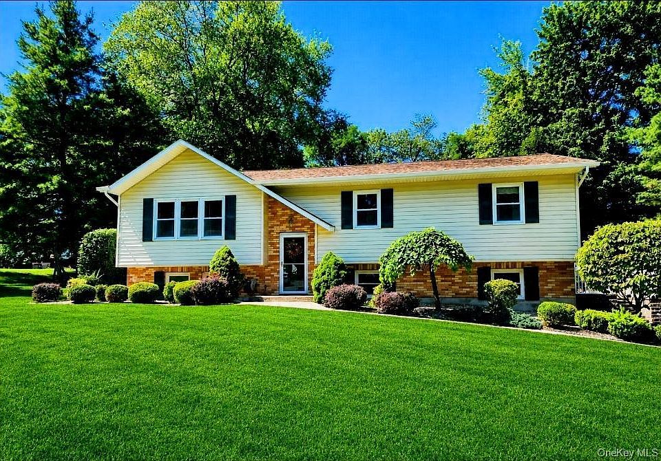 1st image of 4 Tanglewood Lane