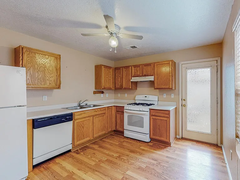 10728 Hatch Dr NW — Photo 6