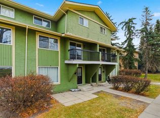 2200 W Woodview Dr SW #306, Calgary, AB T2W3N6