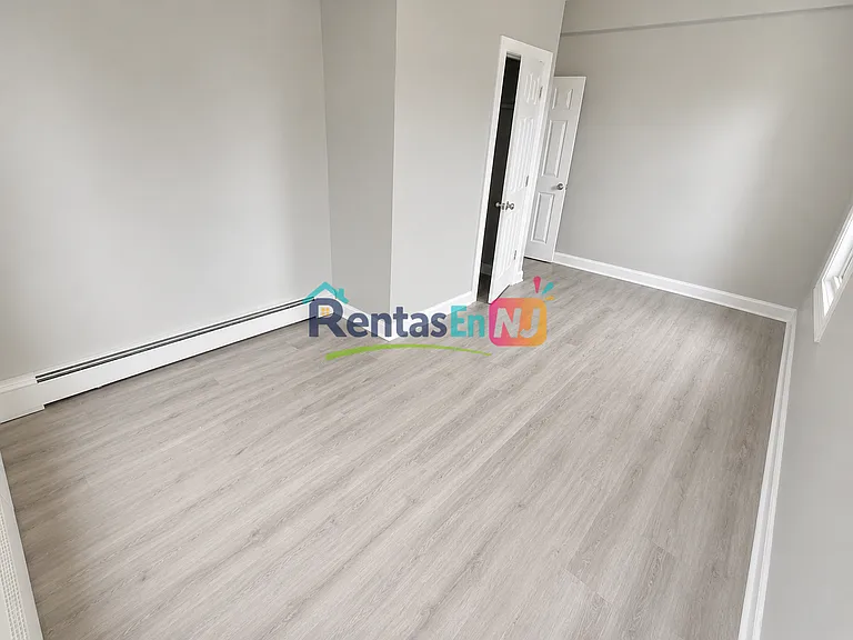 27-29 N Munn Ave #2B — Photo 7