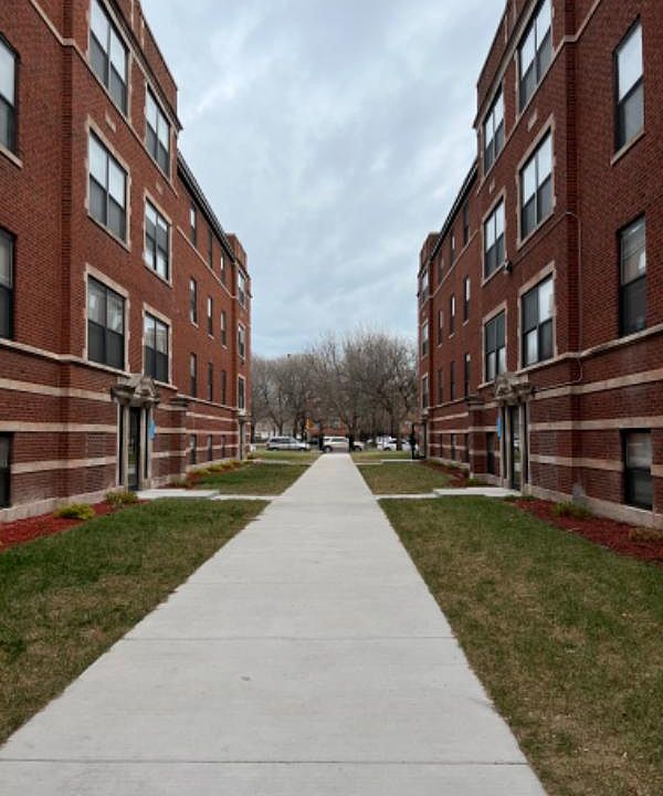 1st image of 4520 S Drexel Blvd #1103