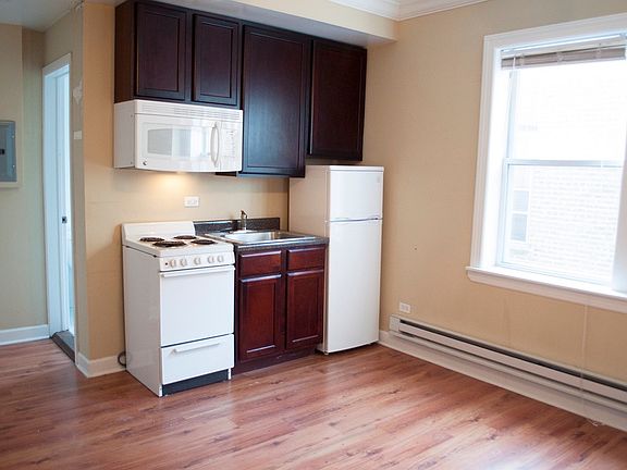 3rd image of 1137 W Pratt Blvd APT 303