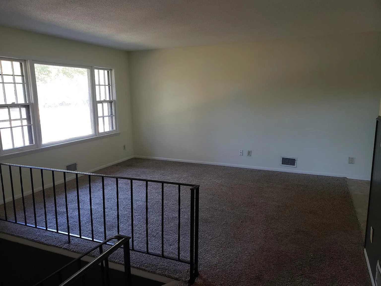 5 bed, 1925 sqft, $2,500 — Photo 1