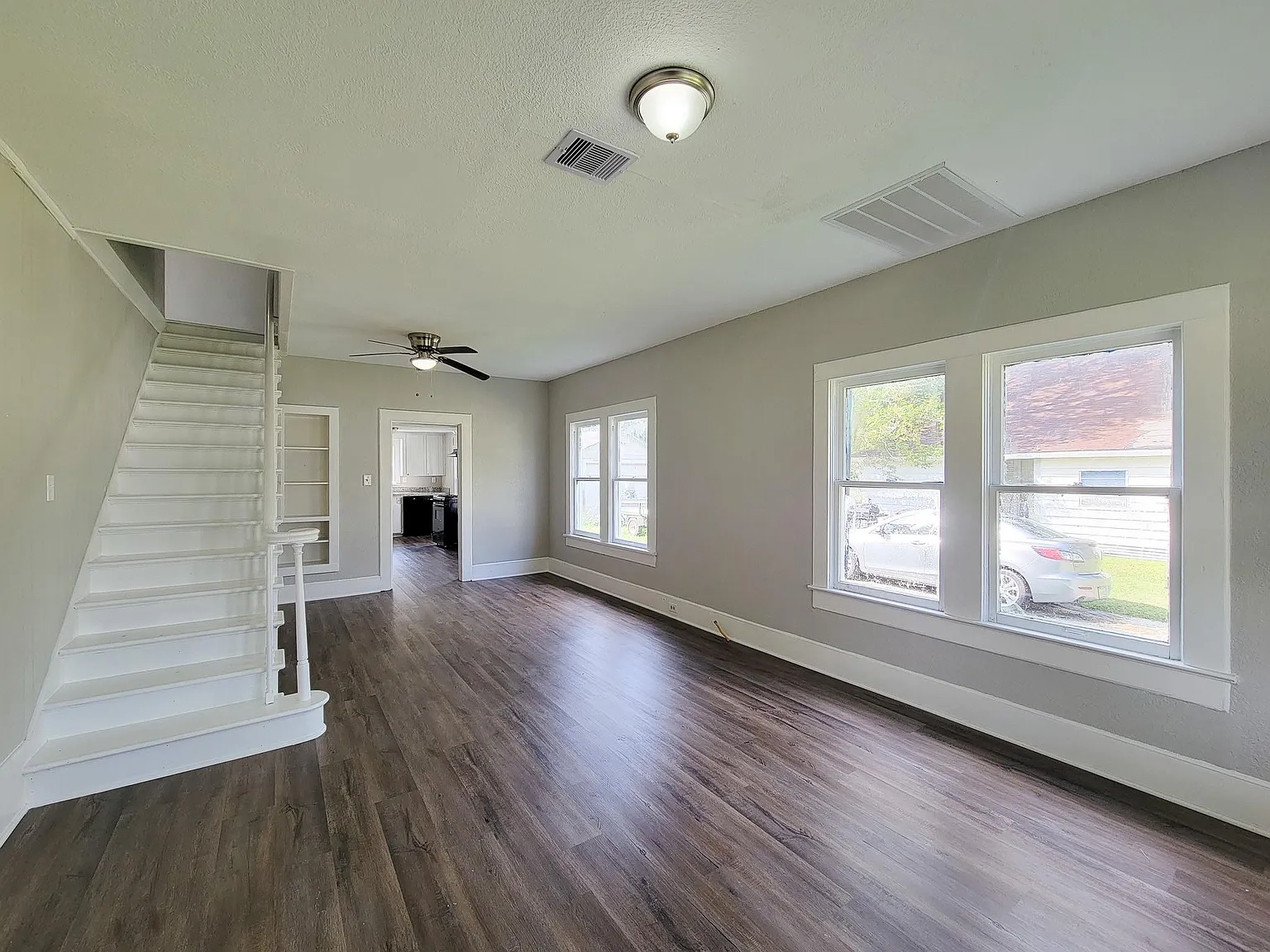 4 bed, 2.0 bath, 1716 sqft, $1,875 — Photo 2