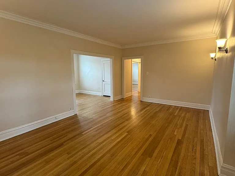 605 Hinman — Photo 17