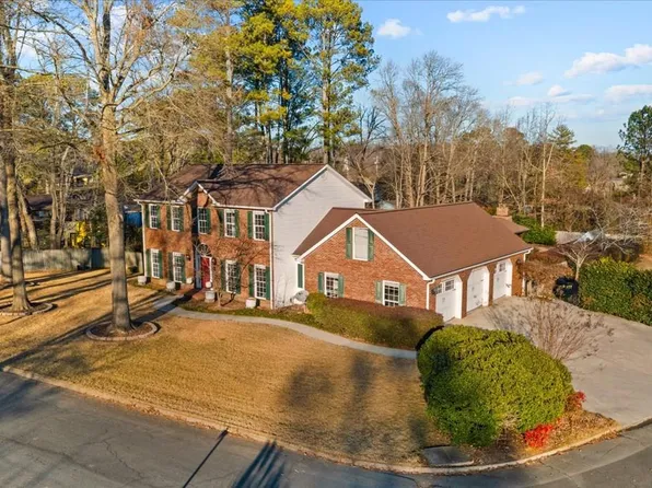 1099 Glen Cove Dr, Dalton, GA 30720