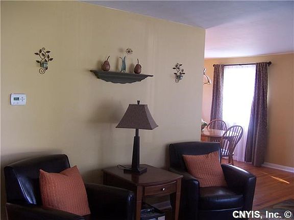 5th image of 211 Crestwood Dr