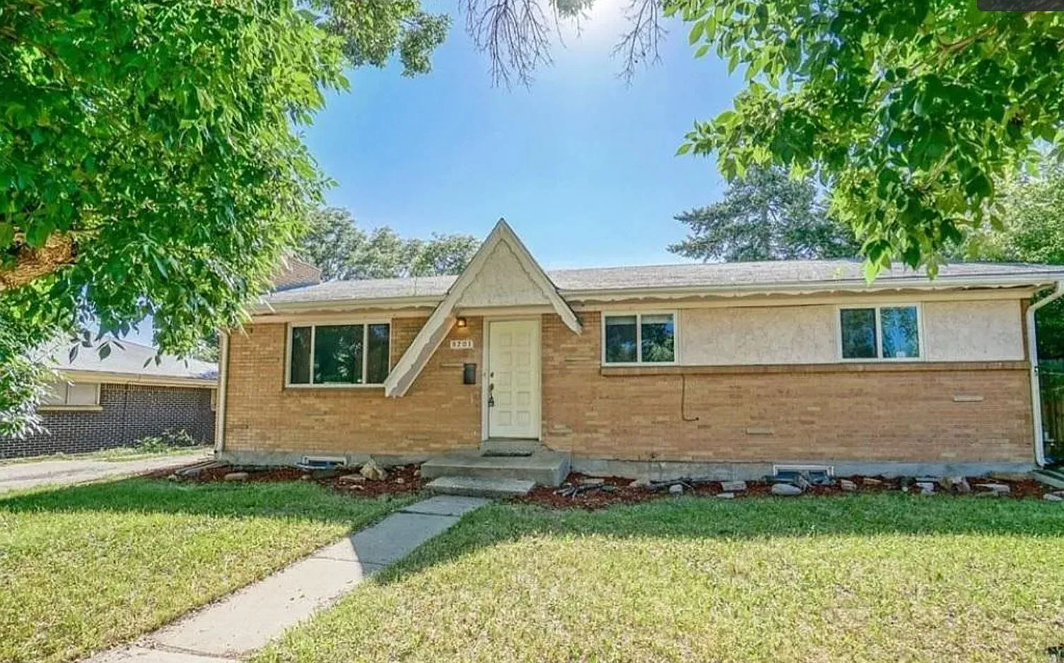 5 bed, 2014 sqft, $2,900 — Photo 1