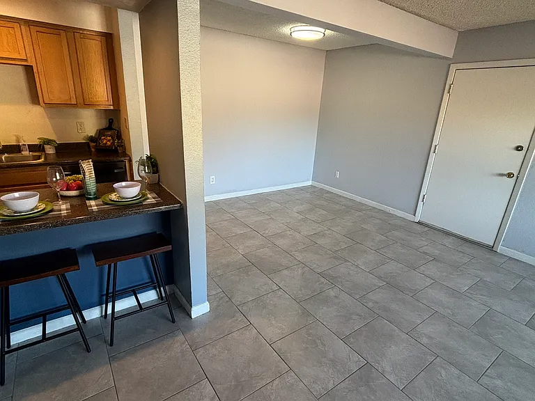 2 bed, 2.0 bath, 959 sqft, $1,350 — Photo 2