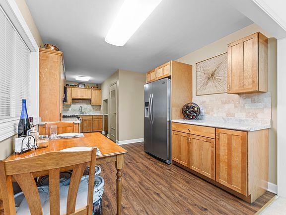 4th image of 2819 Sun Valley Dr