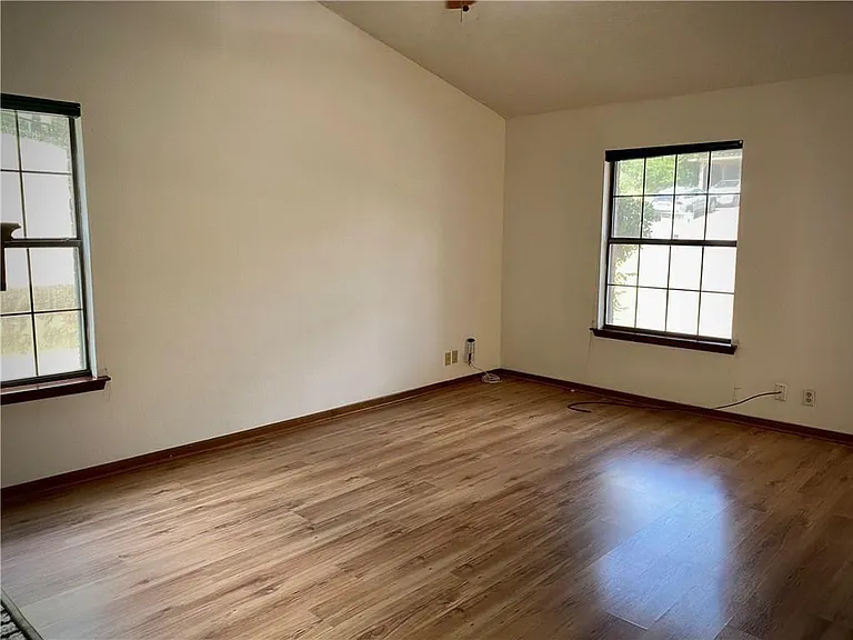 6902 Thorncliffe Dr #A — Photo 10