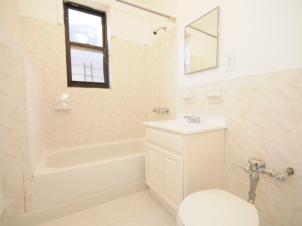 2nd image of 409 Washington Ave APT 1A