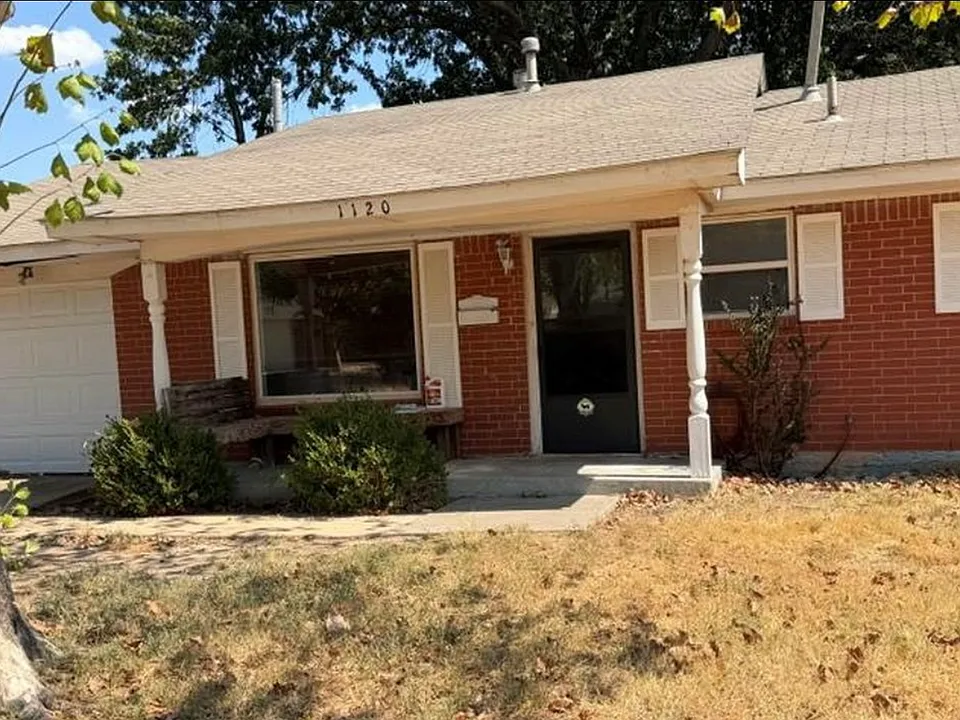 1120 Berwyck Dr