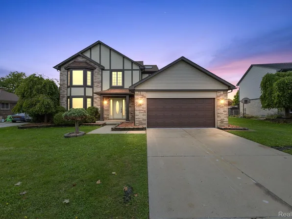 2116 Hidden Trail Dr, Sterling Heights, MI 48314