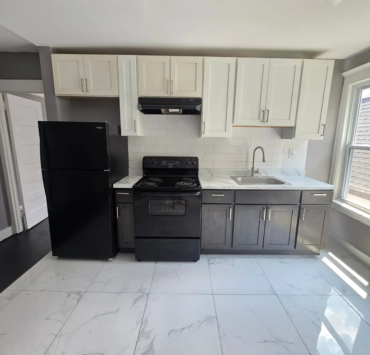 2 bed, $1,900 — Photo 2