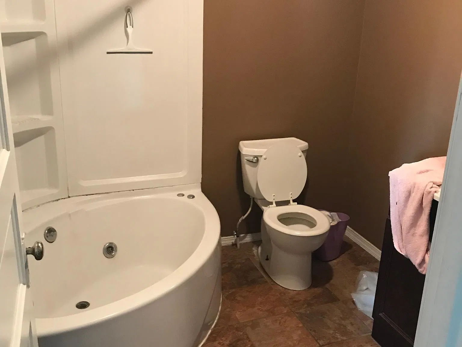 3 bed, 1200 sqft, $1,300 — Photo 2