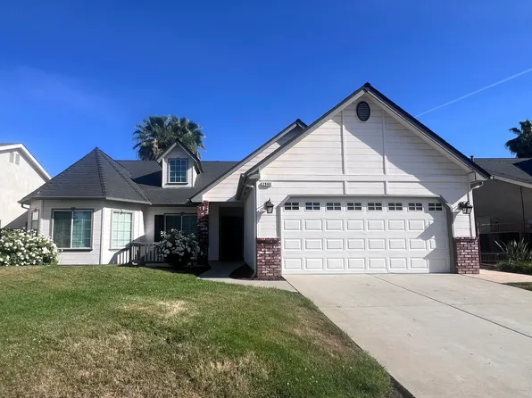 2960 E Christopher Dr, Fresno, CA 93720