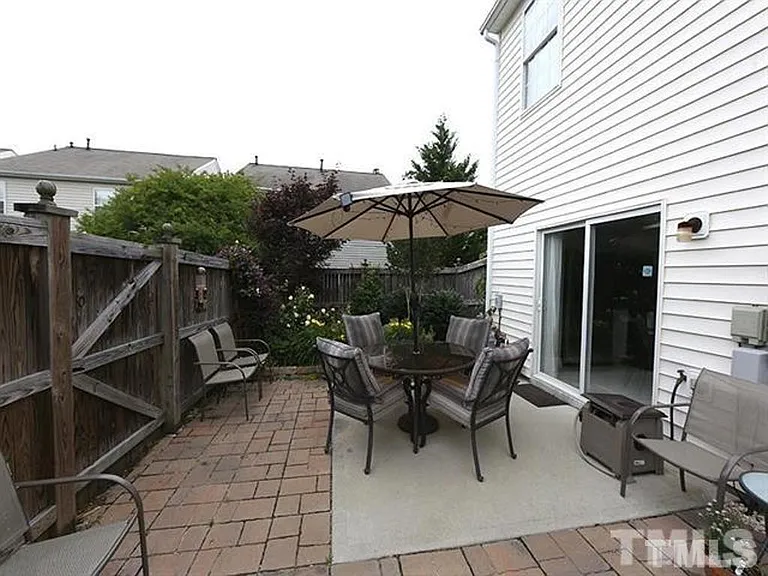 207 Mannington Dr — Photo 12