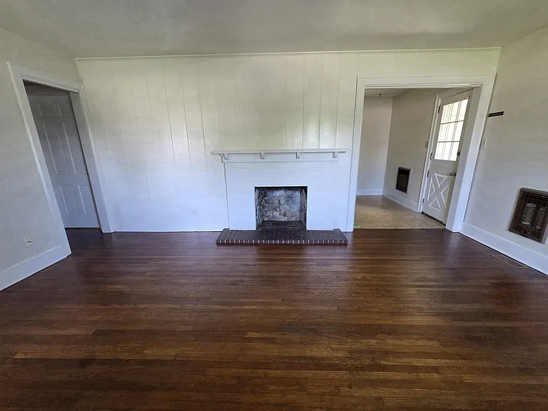 360 Jefferson Dr — Photo 3