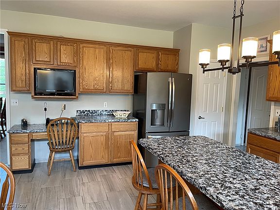 4th image of 470 Wilson Ct