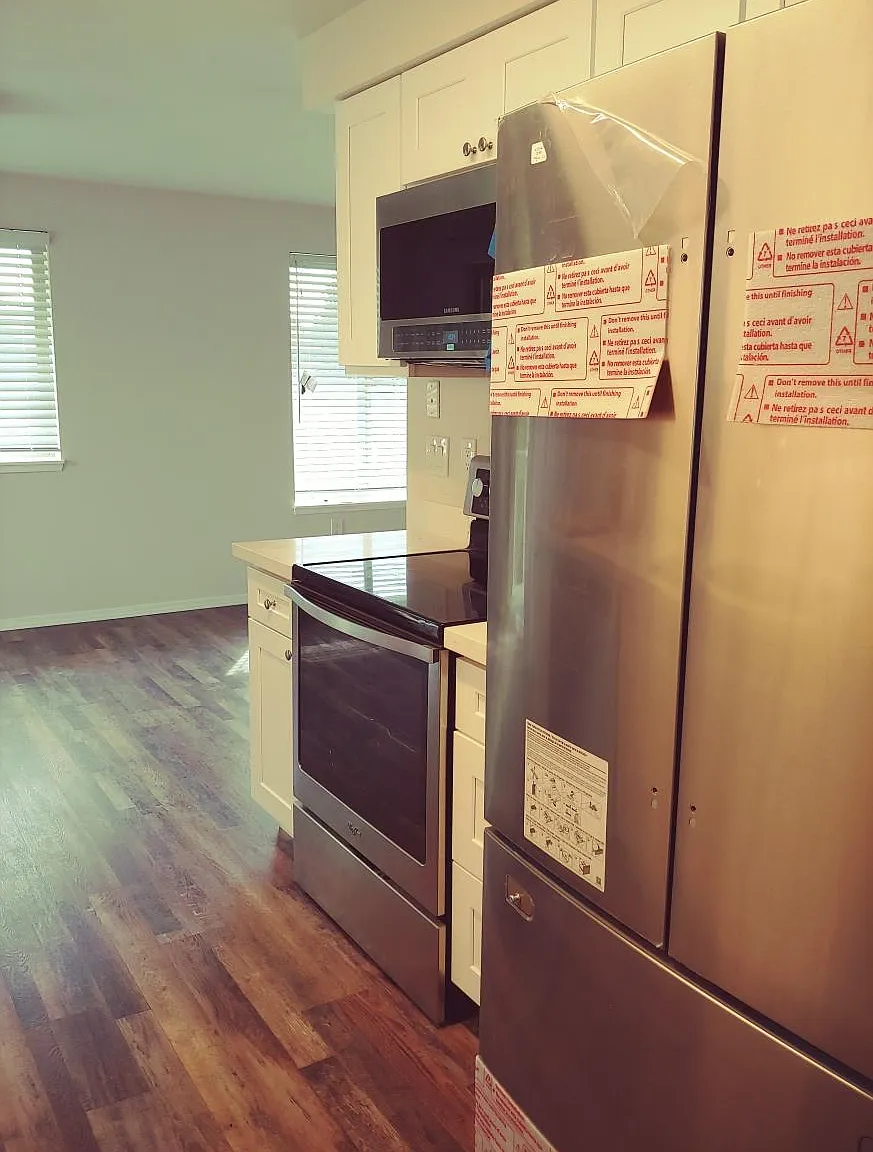 2 bed, 875 sqft, $2,400 — Photo 3