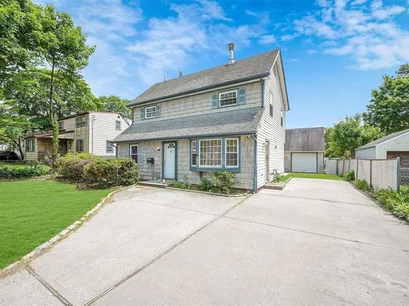 30 Mcgowan Lane, Central Islip, NY 11722