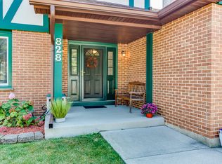 828 Galleon Ln, Elk Grove Village, IL 60007