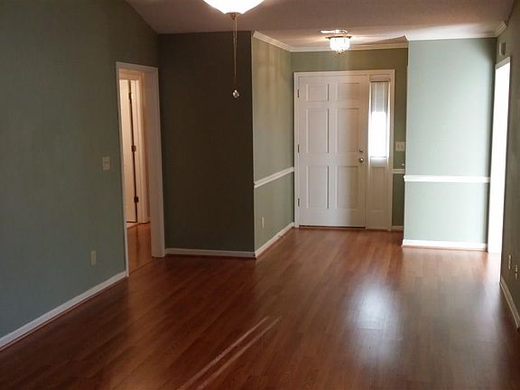 5th image of 134 Fairoaks Dr